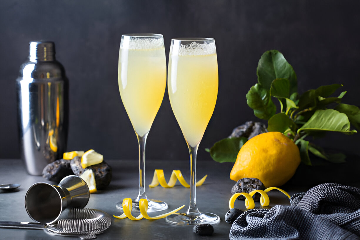 en image le cocktail french 75 et sa recette au champagne.